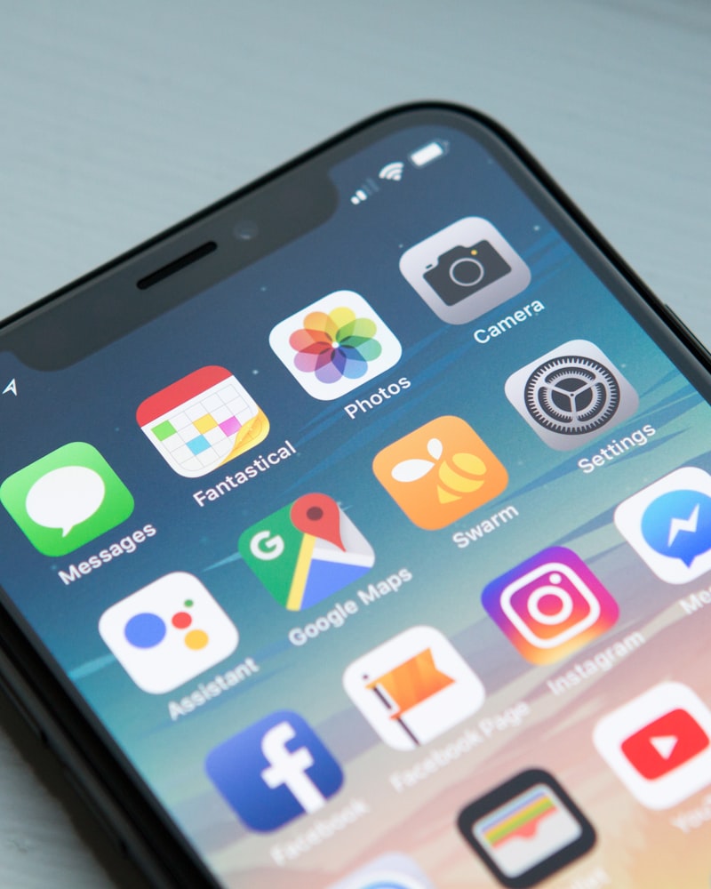 斗球App在iPhone 17 Pro Max上的展示界面 - 显示实时足球比赛比分